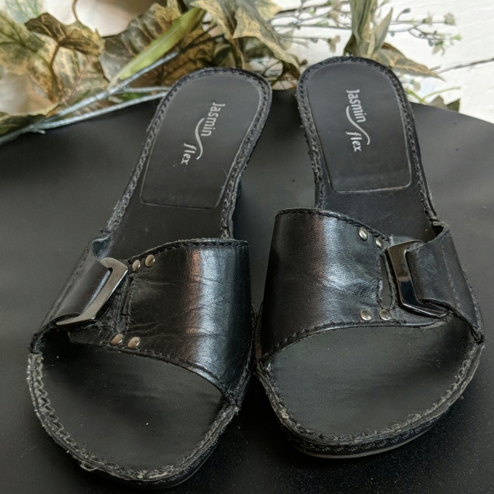 Jasmin Flex Black Slip On Sandals (7.5)